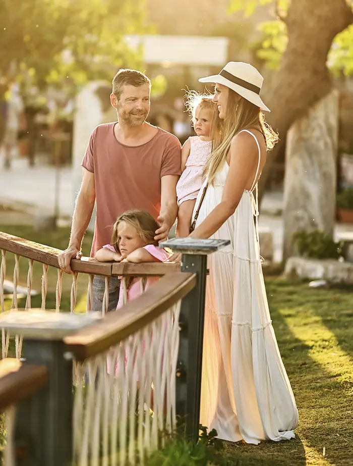 glückliche vierköpfige Familie